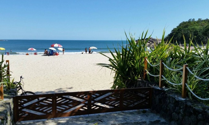 Sao Sebastiao Maison | Maison debout sur le sable dans différents condo, une intimité totale - Camburizinho