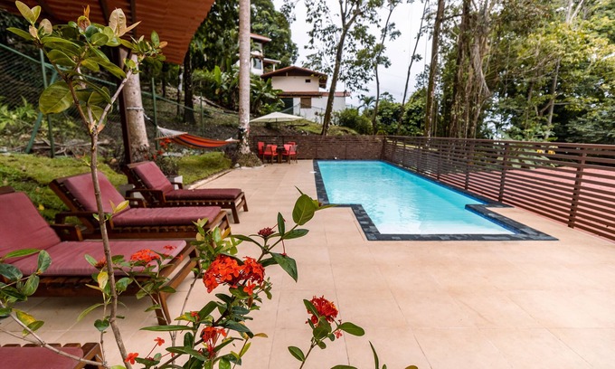 El Cerro Maison | House,Pool in the jungle.Great location short walk to famous Playa la Macha