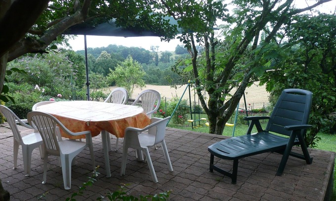 Vaureilles Maison | Maison : terrasse ombragée, calme, jardin, campagne. Belcastel 18km Conques 35km