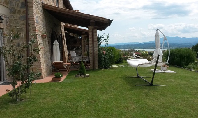 Gioiella Maison | House surrounded by the Tuscan-Umbrian countryside. Lake view. private garden. Pool.