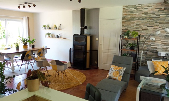 Faveraye-Machelles Maison | House surrounded by nature and relaxation for the whole family