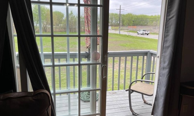 East Chicago Maison | House to rent / rest. 25 min away from chicago!