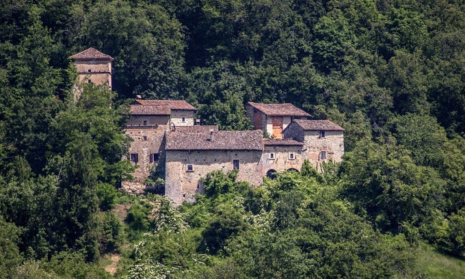 Zocca Autre | 15e siècle Maison-tour avec vue sur la montagne