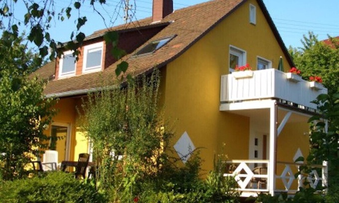 Villmar Appartement | House under the cherry tree, root, 80m from the Lahn