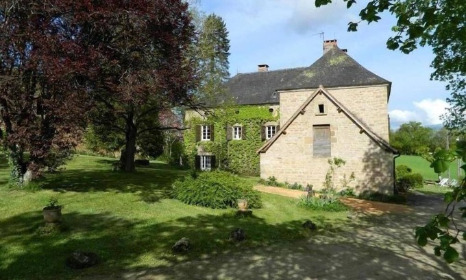 La Chapelle-aux-Saints Maison | Très belle demeure du 19ème pouvant accueillir 14 personnes