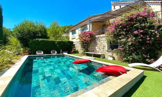 La Farlede Maison | maison individuelle label 4* avec superbe piscine privative à 15 mns de la mer
