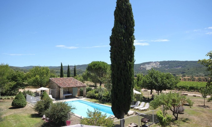 Rustrel Villa | Au coeur du Luberon Mas de charme en pierres avec piscine clôturée