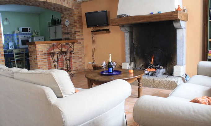 Trelou Sur Marne Maison | Maison cosy en Champagne : cheminée et balnéo duo