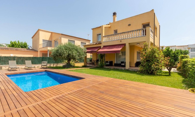Sant Pere Pescador Chalet De Ski | House Violant - Garden, pool, barbecue, corner office, wi-fi, garage