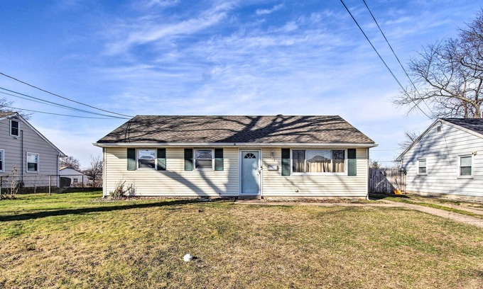 Bellmawr Maison | House w/ Pellet Smoker & Grill, 1 Mi to Lake!