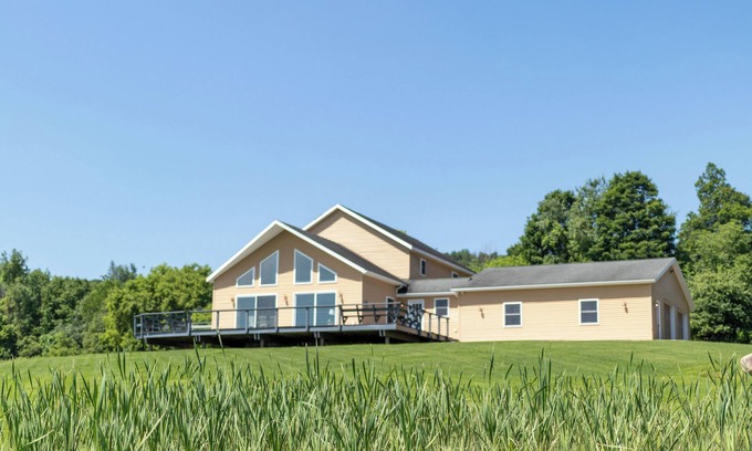 Deansboro Maison | House w/Scenic Deck, Hot Tub & Barn