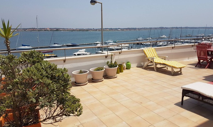 Barra Appartement | Appartement en duplex de 3 chambres avec piscine et garage à 100 mètres de la plage