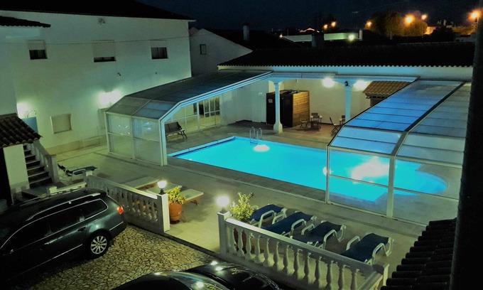 Vimieiro Appartement | Maison avec 3 chambres au rez de chaussée donnant sur la piscine.