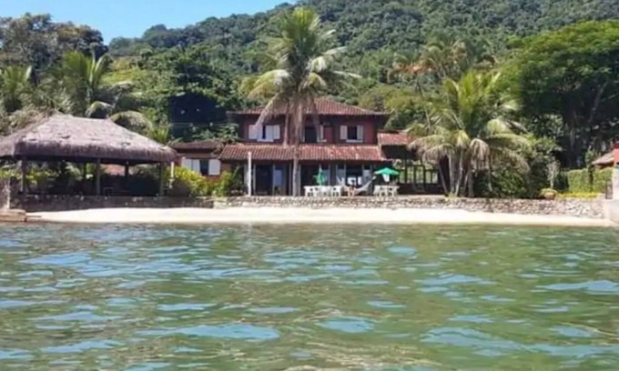 Ponta do Sape Maison | Belle maison avec plage privée et jetée et 5 suites sur Contour Road