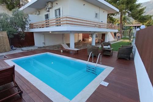 Kineta Maison | House with a pool, 2' from the beach