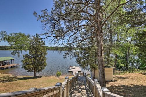 Milledgeville Maison | House with Dock and Slide Situated on Lake Sinclair!