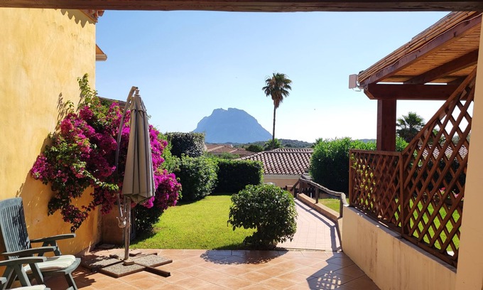 Porto San Paolo Villa | Chambre avec vue sur le jardin de l'île de Tavolara- Porto San Paolo