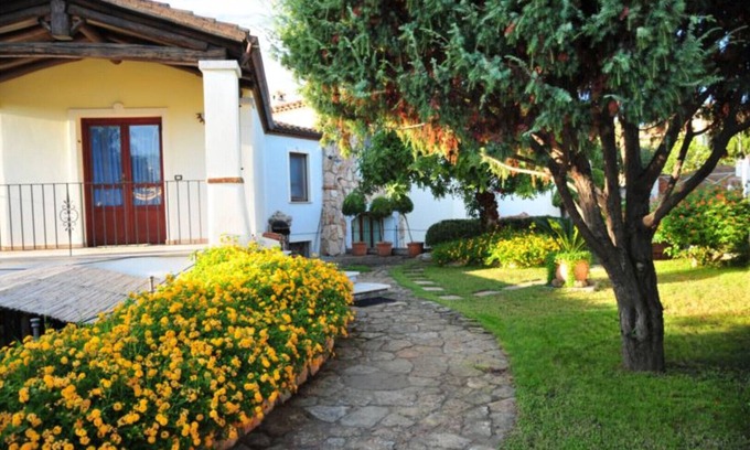 Arbatax Appartement | House with garden and porch 100 meters from the sea, free and equipped beach