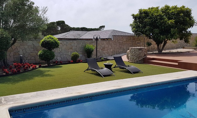 Sils Maison | Maison avec jardin et piscine privée, terrain de basket, wifi. Sur la Costa Brava.