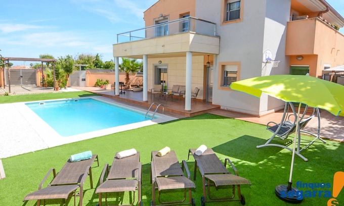 El Roc de Sant Gaieta Maison | Maison avec jardin, piscine et barbecue