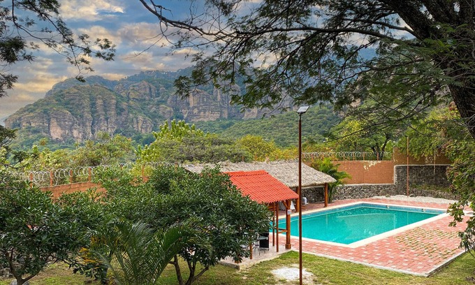 Tepoztlan Maison | House with Heated Pool with Solar Panels and Gym in Tepoztlán