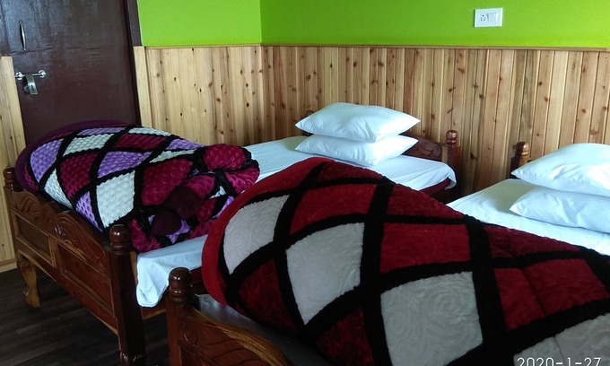Tukdah Forest Maison | Maison avec chambre chez l'habitant. pépinière de fleurs de renommée mondiale et jungle de pins