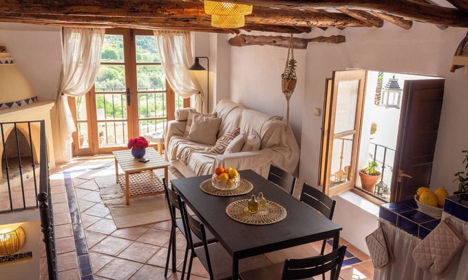 Restabal Maison | House with lake view in idyllic Restabal