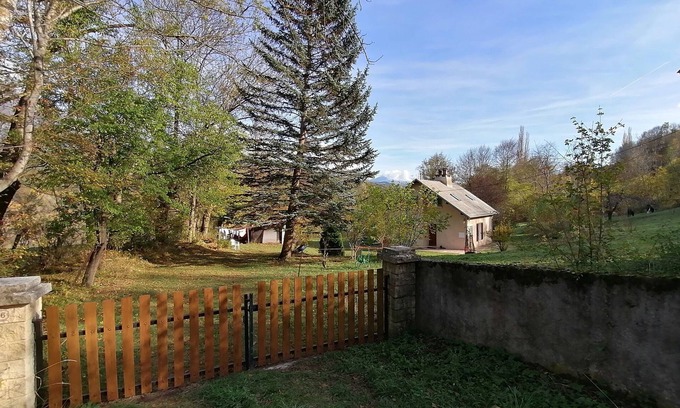Aubessagne Maison | Maison avec grand terrain et vue sur les montagnes
