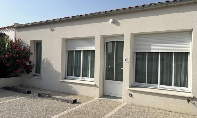 Puilboreau Maison | House with parking, 5 minutes from downtown!