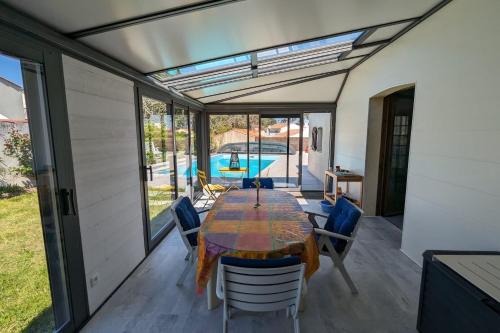Chateau-d'Olonne Maison | House with pool near the sea