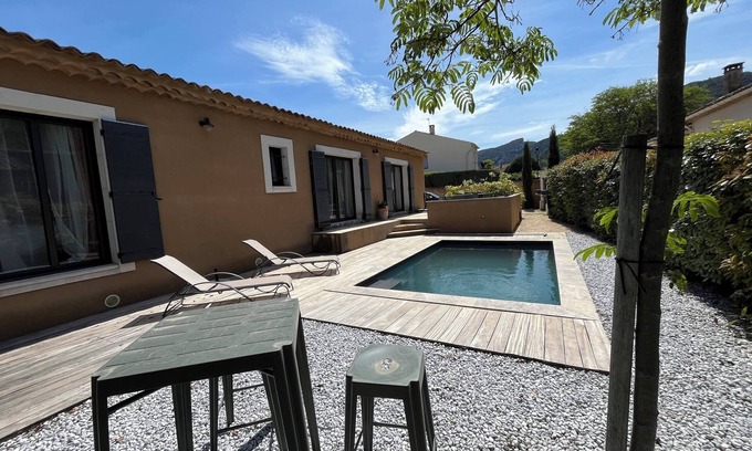 Maubec Maison | Maison de village avec piscine au pied du Luberon