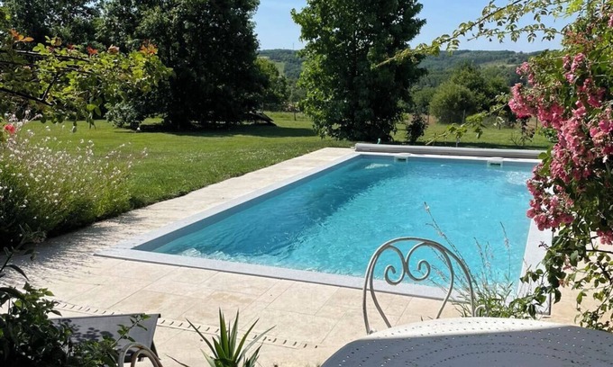 Lafrancaise Maison | House with private pool surrounded by oak trees. IDEAL for sharing with family and friends
