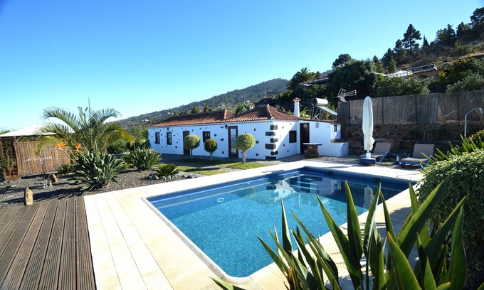 Tijarafe Maison | House with private pool, sea views and WI-FI in Tijarafe, La Palma