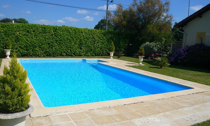 Cazeneuve Maison | Maison avec piscine privée et jardin