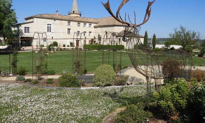 Labarthe Maison | Maison avec piscine et terrain privés: 7 chambres, 5 salles de bains