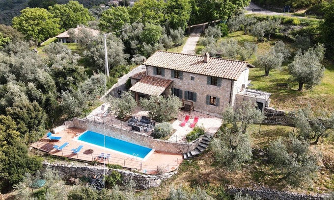 Montecchio Maison | Maison avec piscine privée et climatisation à 500 mètres du village. Superbe vue