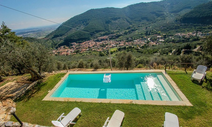 Buti Maison | House with private pool and stunning panoramic views 20km from Pisa, Lucca, sea