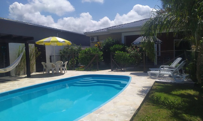 Garopaba Maison | MAISON AVEC PISCINE - GREAT LOCATION - AR TOUTES LES CHAMBRES, SALLE A MANGER CUISINE