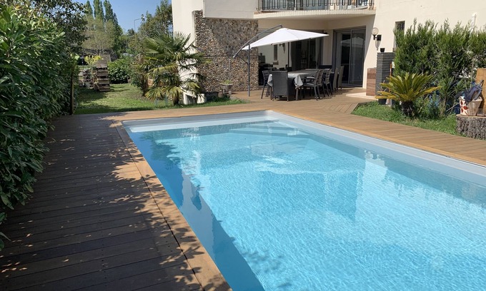 Gradignan Maison | House with swimming pool 14 people - near BORDEAUX