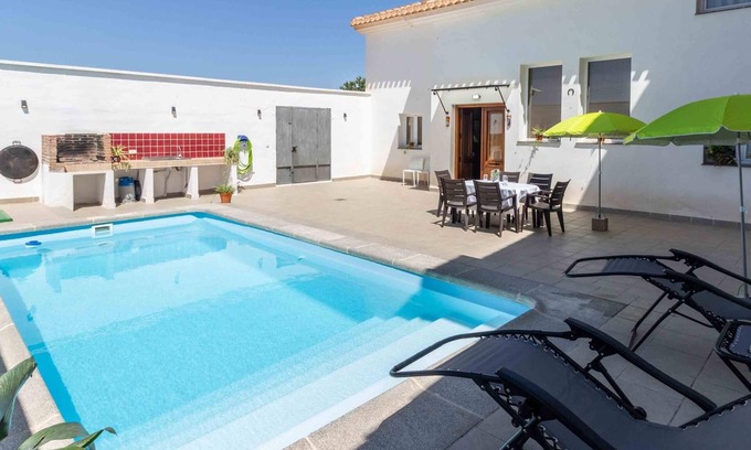 Durcal Cottage | Maison avec piscine, wifi et barbecue