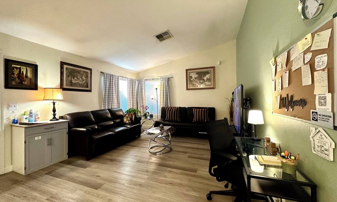 Spring Valley Maison | House with two bedrooms two bathrooms- Pet Friendly