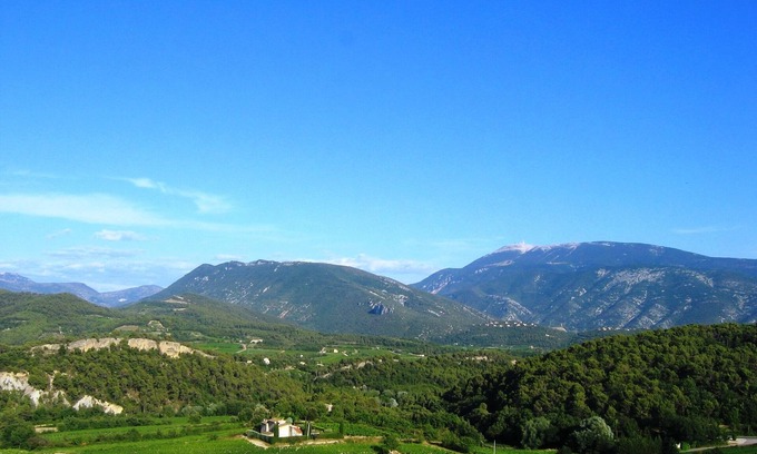 Faucon Maison | maison avec WIFI avec sa vue panoramique du Mont Ventoux et des Baronnies