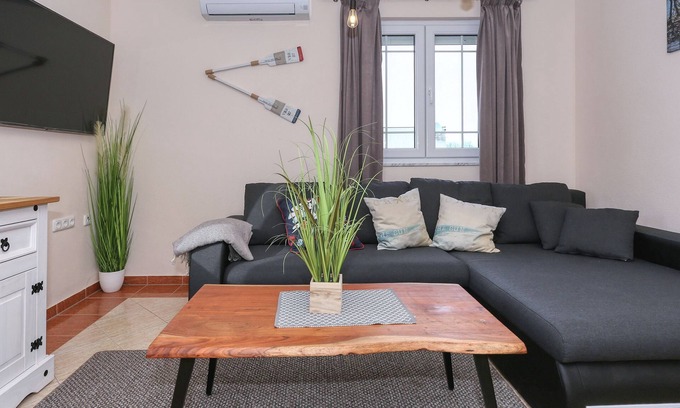Zaton Copropriété | House Zaton beach Apartment 4 near the beach with barbecue area and balcony