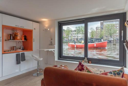 Weesperzijde Maison | Houseboat Ark van Amstel