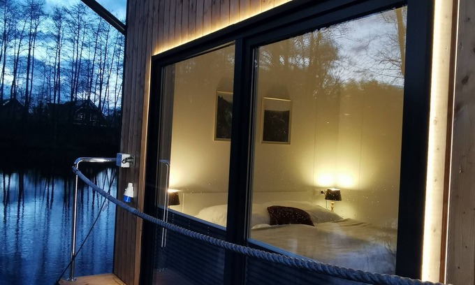Papenburg Appartement | Houseboat for 6 guests with 32m² in Papenburg (173666)