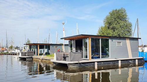 Heeg Chalet De Ski | Houseboat Heeg 4 persons