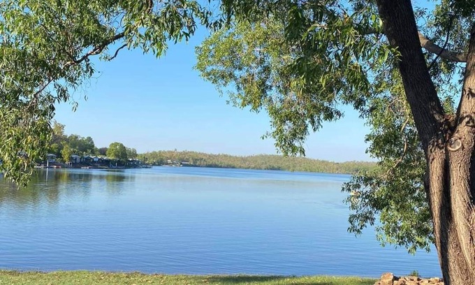 Lake Bennett Maison | How's the serenity! El Be lakeside bungalow