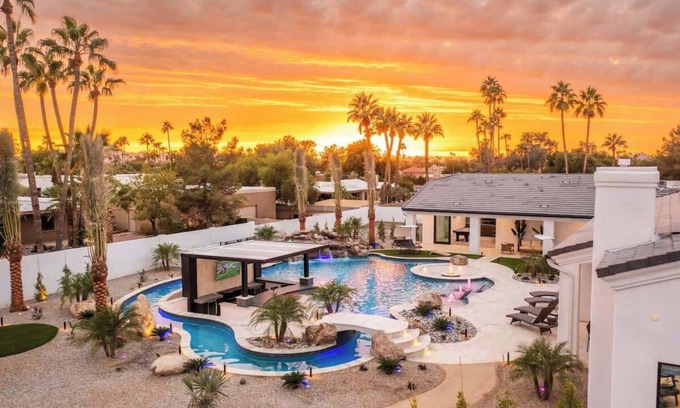 Thunderbird East Maison | HÓZHÓ Estate on the River (POOL and SPA HEAT INCLUDED)