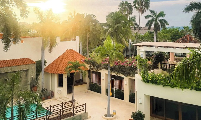 P Chahue Copropriété | Huatulco beauty in Chahue Bay. Large family condo with ocean and mountain views