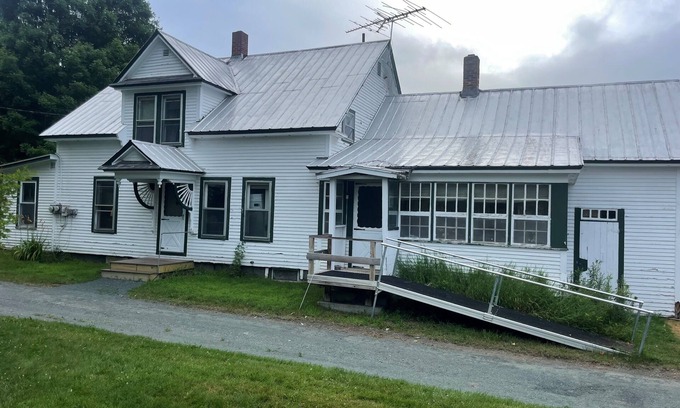 Danville Autre | Hubbard Boyle Way an authentic Vermont Farmhouse Retreat in North Danville